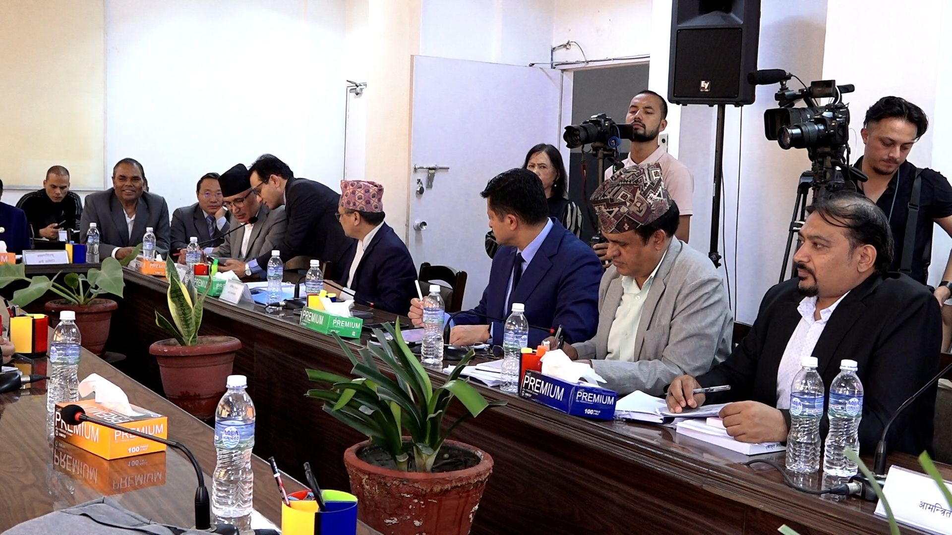 नेपालले मात्रै चाहेर पनि भारु ५०० भन्दा माथिका नोट चलाउन सक्ने अवस्था छैनः अर्थमन्त्री पौडेल